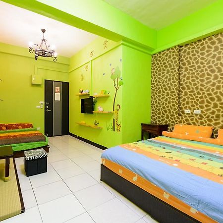 Hotel Play House Tainan Esterno foto