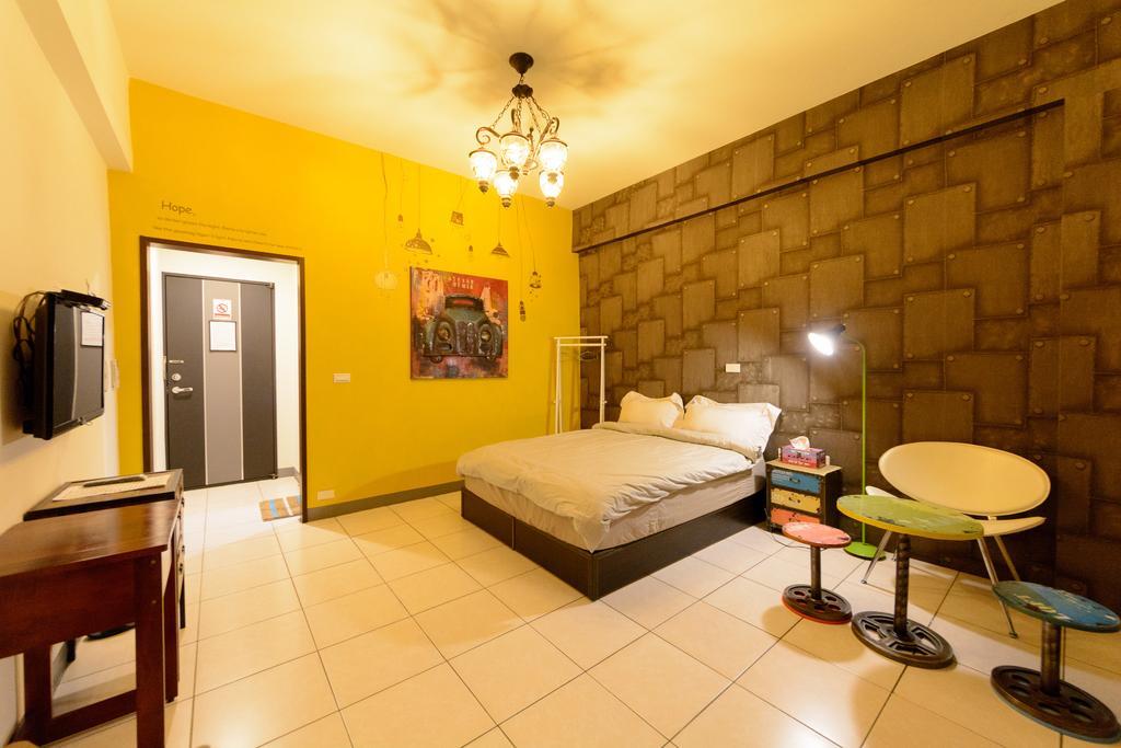 Hotel Play House Tainan Esterno foto