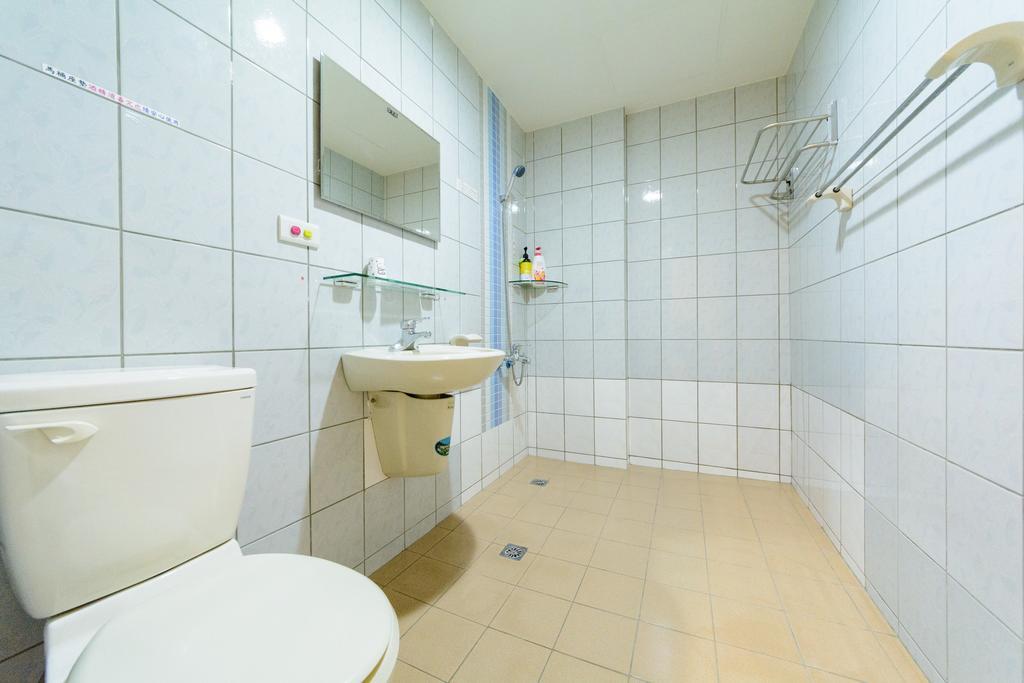 Hotel Play House Tainan Esterno foto