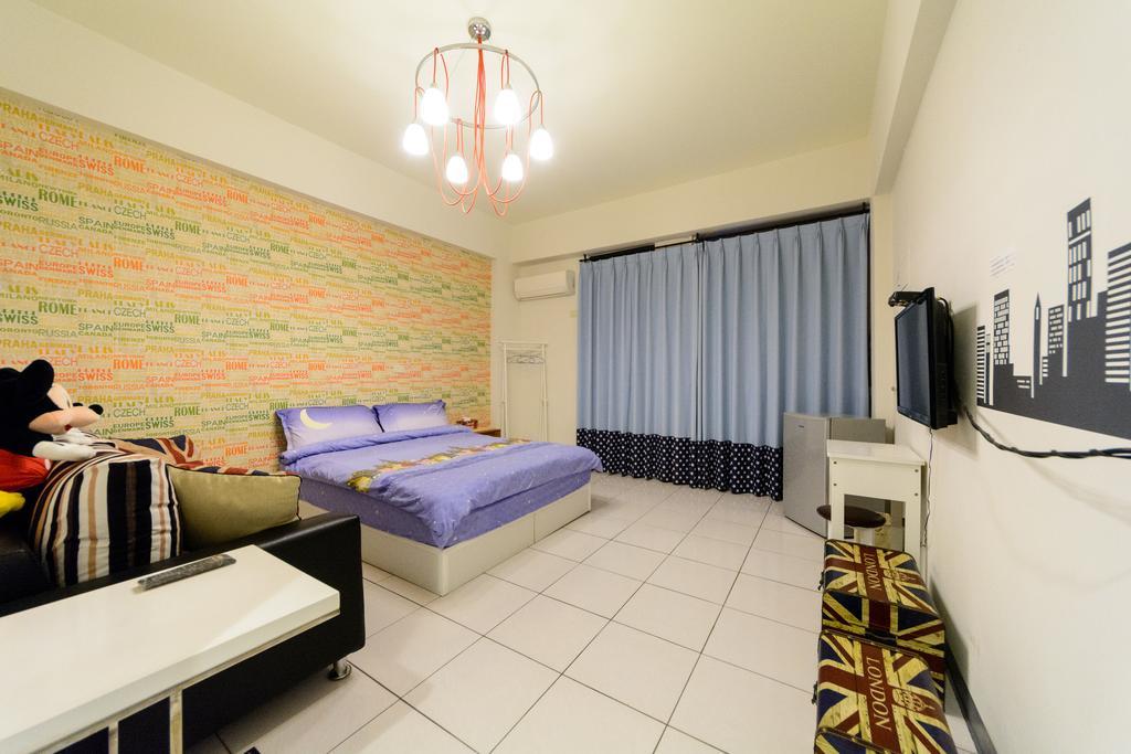 Hotel Play House Tainan Esterno foto