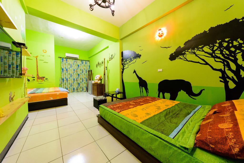 Hotel Play House Tainan Esterno foto
