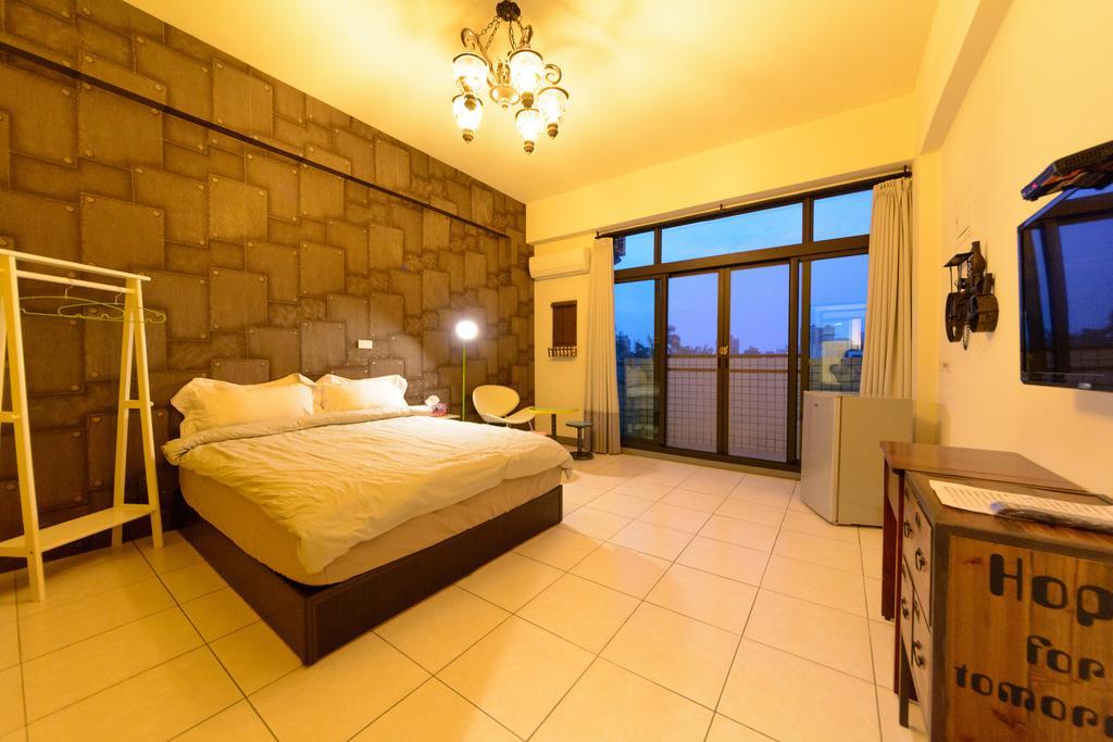 Hotel Play House Tainan Esterno foto
