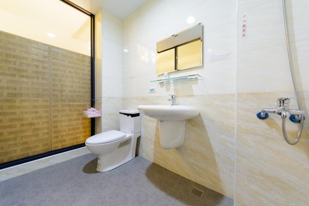 Hotel Play House Tainan Esterno foto