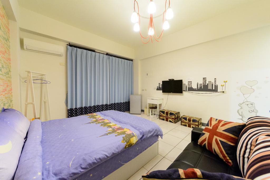 Hotel Play House Tainan Esterno foto